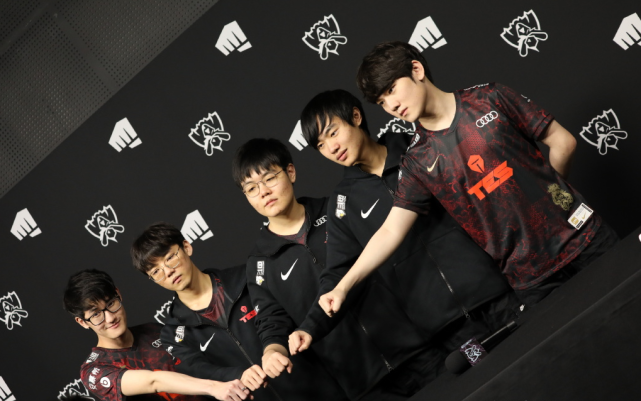 溢着激烈的 溢着激烈的